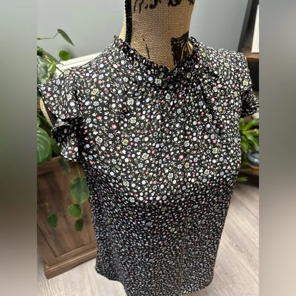 Loft sleeveless flowery blouse. Size XS. - Picture 2 of 6